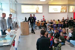 Nachwuchs der SK Austria Klagenfurt am Flughafen Klagenfurt. Foto: KlagenfurtAirport