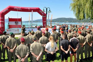 Im Klagenfurter Strandbad erfolgte die Siegerehrung mit musikalischer Gestaltung durch die Militärmusik Kärnten. Foto: Militärkommando Kärnten 