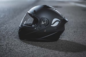 Betrunkener Mopedfahrer prallte gegen Mülltonneneinhausung