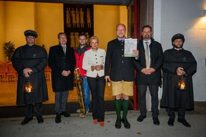 „Licht in der Nacht“ am Friedhof Annabichl. Foto: StadtKommunikation / Hude „Licht in der Nacht“ am Friedhof Annabichl. Foto: StadtKommunikation / Hude