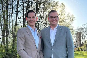 Philipp Schasché mit Stadtparteiobmann StR Julian Geier. Foto: Klagenfurter Volkspartei
