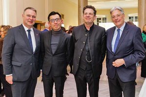Vizekanzler Andreas Babler, Chefdirigent Chin-Chao Lin, Intendant Aron Stiehl und LH Peter Kaiser. Foto: LPD Kärnten/Jannach