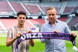 Alexander Ranacher und Austria Klagenfurt Geschäftsführer Sport Mario Brkljaca. Foto: Austria Klagenfurt/Kristan