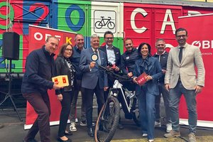 v.li.n.re: Daniel Kelich, Susanne Rogel, Reinhard Wallner, LH Peter Kaiser, Horst Sattlegger, Paco Wrolich, Ute Pichler, Benito Oliva, LR Sebastian Schuschnig. Foto: LPD Kärnten/Rogel