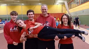 Matthias Altenberger, Lukas und Günther Gasper, Jana Obiltschnig mit Vanessa Stessl (liegend). Foto: Stessl