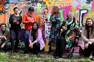 Sternlesefestival in Klagenfurt: Lesekarawane mit Pferdekutsche und Akkordeonklängen. Foto: Marjeta Angerer