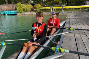 Theodor Jan Eberhart (U15) und Vinzenz Zwick im Männer Zweier. Die beiden wurden Kärntner Meister. Foto: zVg