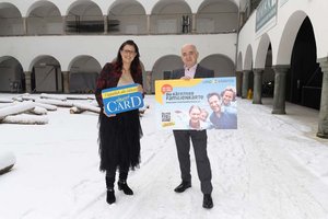 Kooperation der Kärnten Card mit der Kärntner Familienkarte. LR Sara Schaar und Obmann der IG Kärnten Card Manfred Hautz. Foto: LPD Kärnten/Peter Just