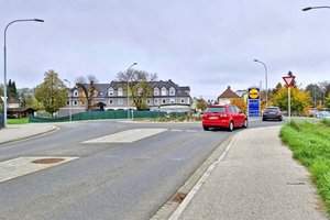 Kein Schutzweg: Fehlende Bodenmarkierungen nach Erneuerung des Straßenbelages. Foto: Mein Klagenfurt