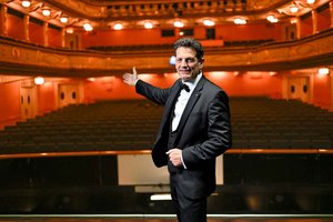 Intendant Aron Stiehl inszeniert zum Start der neuen Spielzeit die Oper Aida von Giuseppe Verdi. Foto: Helge Bauer 