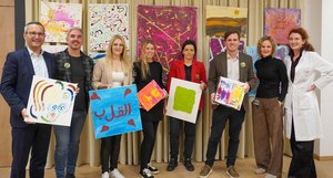 Kulturreferent Stadtrat Mag. Franz Petritz und Vizebürgermeister Ronald Rabitsch besuchten die Charity-Vernissage im Klinikum Klagenfurt. Foto: StadtKommunikation / Zechner