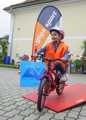 Kinder beim ARBÖ Fahrradparcour. Foto: ARBÖ