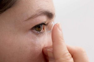 Pollenzeit entspannt überstehen – so klappt’s mit Kontaktlinsen. Foto: Himmelhoch
