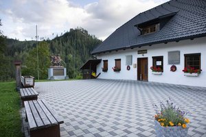 Peršmanhof: Land Kärnten zeigt nach Polizeieinsatz Bezirkshauptmann an. Foto: Land Kärnten
