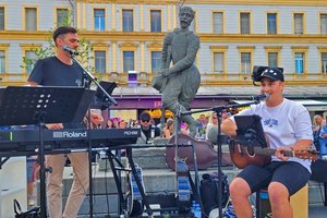 Beim After Work Markt am Benediktinermarkt sorgen Livemusik und gute Laune für unvergessliche Abende.