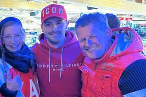 Bürgermeister Christian Scheider lädt zum Eishockey-Public Viewing am Bendiktinermarkt. Foto: Büro Bürgermeister Scheider