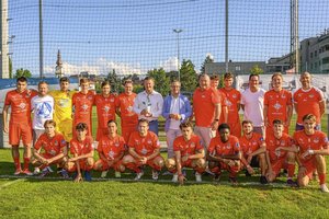 Sonderehrungen für drei erfolgreiche Fußballvereine. Fotos: StadtKommunikation/Thomas Hude