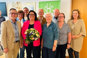 Soziale Hilfsgemeinschaft Klagenfurt. Von Links Vorne: Horst Krainz, Elisabeth Scheucher, Christine Krainz, Annemarie El Shennawi, Manuela Tertschnig. Von Links hinten: Anna Inze, Johannes Dionisio, Willie Florian, Gerhard Zube. Foto: zVg