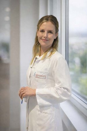 OÄ Dr. Stefanie Djahani, Fachärztin für Orthopädie und orthopädische Chirurgie am Elisabethinen-Krankenhaus Klagenfurt. Foto: EKH