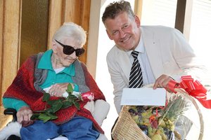 Hildegard Schmidt feierte ihren 100. Geburtstag. Foto: StadtKommunikation/Wajand