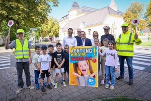 Schulbeginn: Plakataktion „Achtung! Wir sind wieder da!“ Foto: LPD Kärnten/Bauer