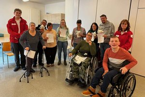 Zivildiener über Erfahrungen bei Erste Hilfe Kurs für beeinträchtigte Menschen. Foto: Rot Kreuz Kärnten