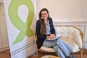 Empfiehlt die Ausbildung, die „theoretisch fundiert und zugleich praxisnah ist“: Absolventin Elena Buchner. Foto: aktion.leben