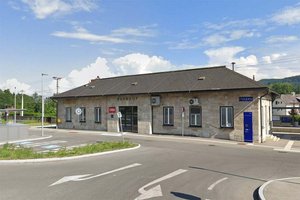 Zugverkehr wurde eingestellt: Feuer im Bahnhofsbereich Krumpendorf. Foto: Google Street View