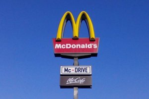 Tischservice bei McDonald's. Schnelles Essen ohne Stress. Foto: Mein Klagenfurt/Archiv