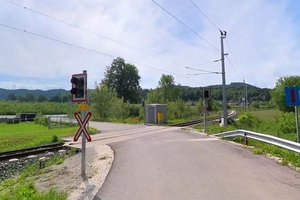 Der Bahnübergang auf der Straschitzer Straße. Foto: Google Street View
