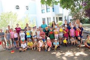 Die Kinder im Hort Waidmannsdorf 1 hatten viel Spaß beim Bewegungsworkshop mit der Sportunion, bei dem auch Stadtrat Mag. Franz Petritz dabei war. Foto: StadtKommunikation / Raunig