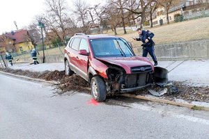Alkoholisierter flüchtete vor Polizei und baute Unfall. Foto: FF Schiefling