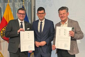 StR Julian Geier, LH-Stv. Martin Gruber und Bürgermeister Christian Scheider. Foto: ÖVP-Gemeinderatsclub