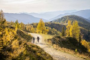 Herbstzeit in Kärnten und wie Menschen zwischen Natur Genuss und Ruhe ihre Freizeit gestalten