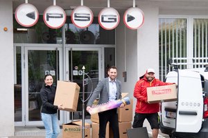 Voll Elan Richtung Zukunft: Key Account Managerin Maggie Stingl, Plakatierer Johannes Schmölzer und PSG Geschäftsführer David Edlinger. Foto: PSG/Bernhard Horst