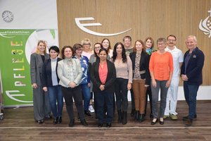 Geehrt für ihre langjährige Treue und ihren Einsatz: Die Jubilare des Elisabethinen-Krankenhauses nach der feierlichen Mitarbeiterehrung – ein gemeinsames Zeichen von Dankbarkeit und Verbundenheit. Foto: EKH