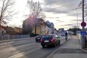 Fehlender Radweg auf der Glanbrücke in der Völkermarkter Straße. Foto: Radlobby Kärnten