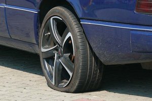 Auf Klagenfurter Parkplatz: Reifen von fünf Autos aufgestochen