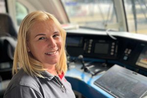 Lokführerin Klaudia Malej am Führerstand. Foto: ÖBB RCG/Kapeller