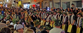 Die Widdersdorfer Wolferer aus Niederbayern beim großen Krampuslauf in Klagenfurt