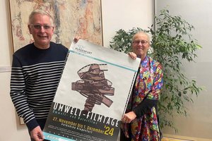 Mag. Bernadette Jobst (Abt. Klima- und Umweltschutz) und Vizebürgermeister Dr. Alexander Kastner laden zu den Umwelt-Filmtagen ein. Foto: Büro Vzbgm. Kastner