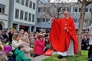 Palmsonntag am Domplatz: Beginn der Karwoche mit Bischof Marketz. Foto: Mein Klagenfurt