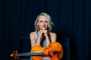 Die mazedonische Violinistin Frosina Bogdanoska ist seit 2021 erste Konzertmeisterin des Stadttheaters Klagenfurt. Foto: Stadttheater Klagenfurt