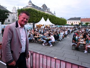 Über 20.000 Besucher beim Public Viewing auf dem Neuen Platz. Foto: StadtKommunikation/Pessentheiner