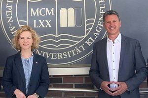Bundesministerin Eva-Maria Holzleitner und Landeshauptmann Daniel Fellner. Foto: Büro LH Fellner