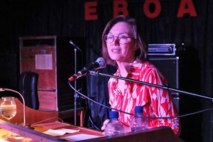 PEN-Club-Präsidentin Marion Wisinger zu Gast im Eboardmuseum. Foto: Buch13/Julia Jank