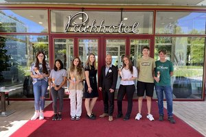 Hoteldirektor Christopher Zavodnik begrüßt die neuen Lehrlinge im Parkhotel Pörtschach. Foto: Parkhotel Pörtschach