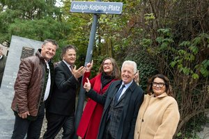 Der Adolph-Kolping-Platz wurde im Zuge des 170-jährigen Jubiläums der Kolpingsfamilie feierlich eingeweiht. Foto: StadtKommunikation / Zangerle