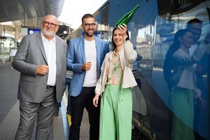 ÖBB CEO Andreas Matthä, Tschechische Bahnen CEO Michal Krapinec und Siemens Mobility Austria CEO Tanja Kienegger. Foto: ÖBB / Beatriz Hasler