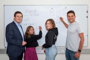 AK-Präsident Günther Goach: „Wenn schon Nachhilfe gebraucht wird, muss sie für alle leistbar sein!“ Foto: AK Kärnten/Thomas Hude